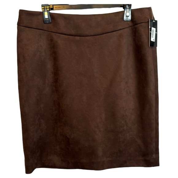 NWT Tahari Dark Brown Vegan Suede‎ Pencil Skirt in Size 14 - Picture 1 of 9